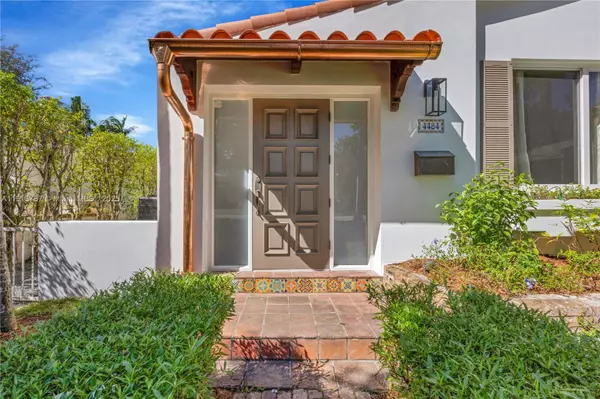 Miami Beach, FL 33140,4484 Royal Palm Ave