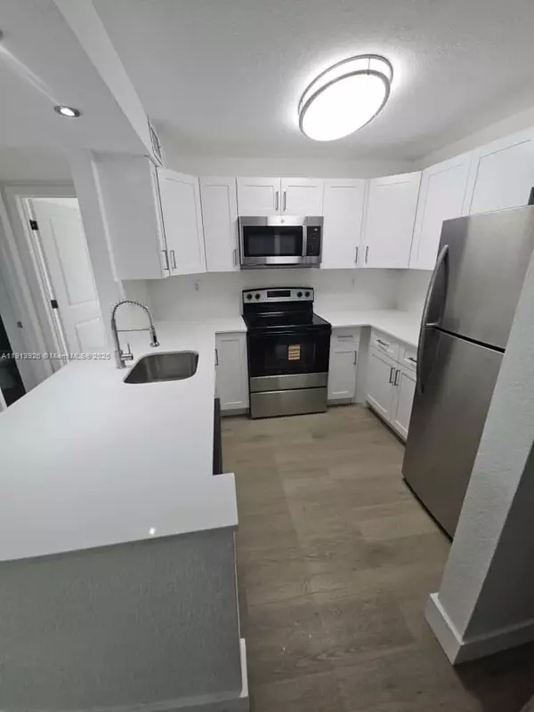 Miami Beach, FL 33141,8101 Crespi Blvd #204