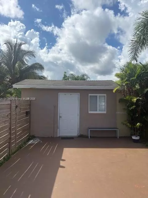 Homestead, FL 33033,30328 SW 158th Pl #2