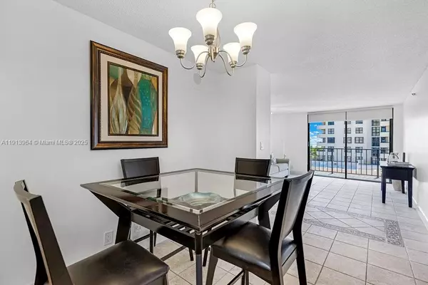 Miami Beach, FL 33140,2625 Collins Ave #702