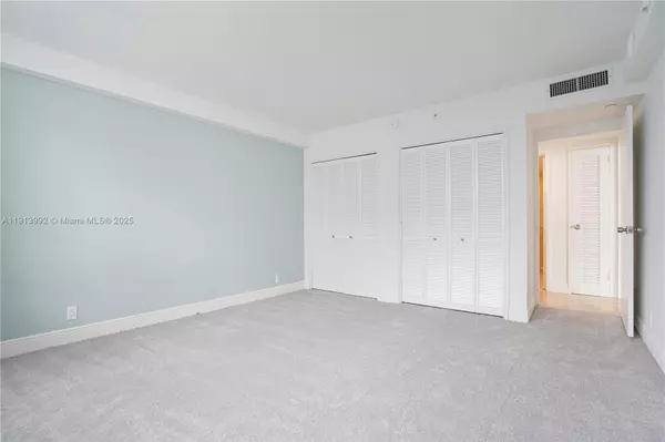 Miami Beach, FL 33140,5101 Collins Ave #14R