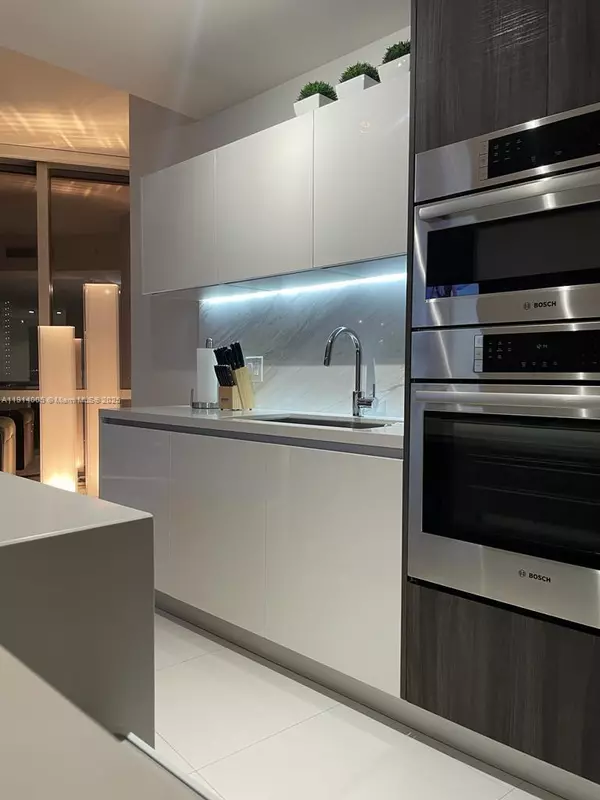 Miami, FL 33132,851 NE 1st Ave #1006