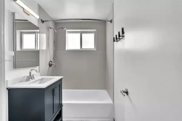 Bay Harbor Islands, FL 33154,9200 E Bay Harbor Dr #2A