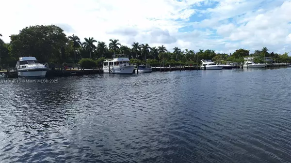 Hallandale Beach, FL 33009,601 Three Islands Blvd #404