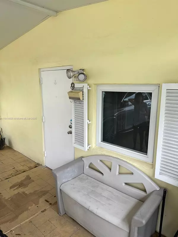 Miami, FL 33176,9101 SW 88th St ##1