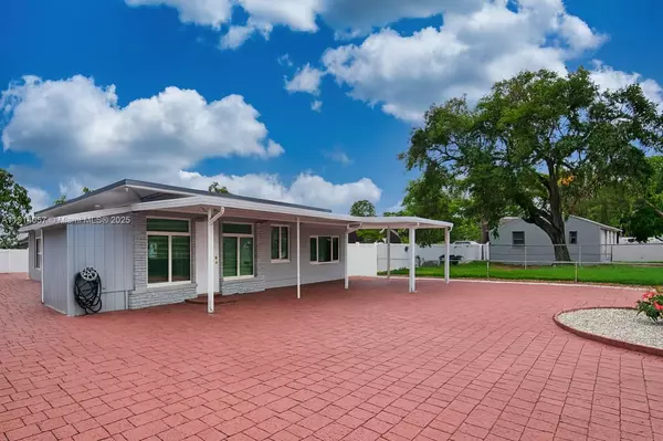 Hollywood, FL 33024,6120 Hayes St #B