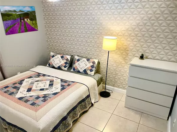 Hallandale Beach, FL 33009,1018 Foster Rd