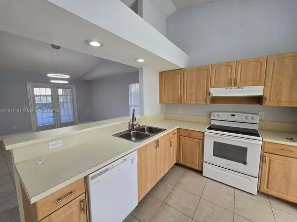 Boca Raton, FL 33498,Address not disclosed