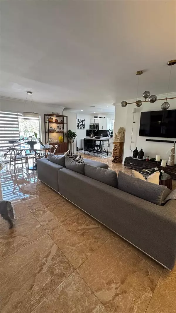 Miami, FL 33126,4713 NW 7th St