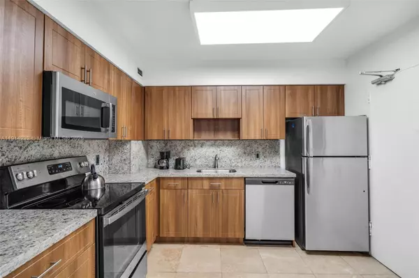 Miami Beach, FL 33140,5101 Collins Ave #12U