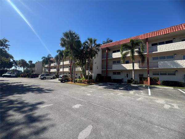 9811 N Hollybrook Lake Dr #306, Pembroke Pines, FL 33025