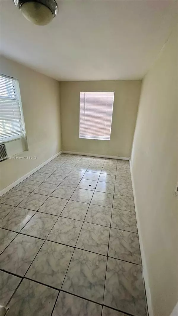 North Miami Beach, FL 33181,2250 NE 136th St #0