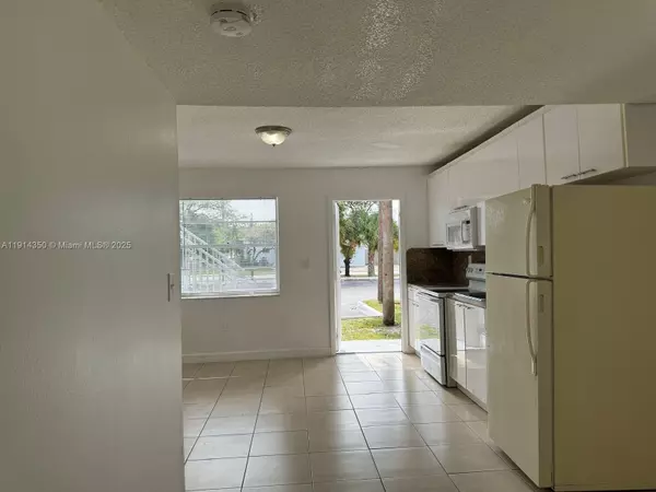 Hollywood, FL 33020,2401 Van Buren St #Unit 2