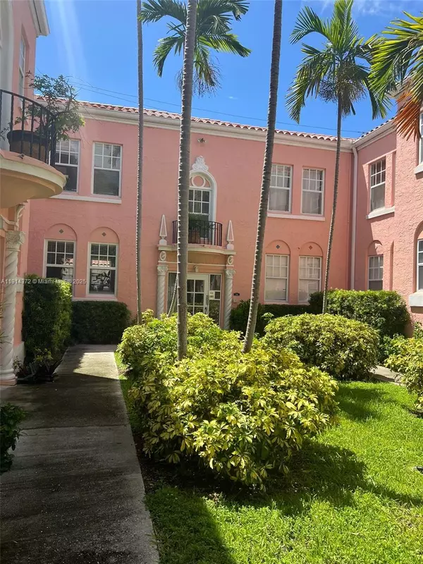 Miami Beach, FL 33139,754 Meridian Ave #15