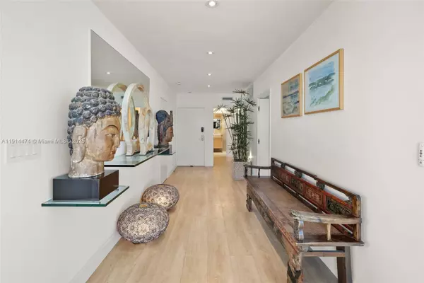 Key Biscayne, FL 33149,200 Ocean Lane Dr #501