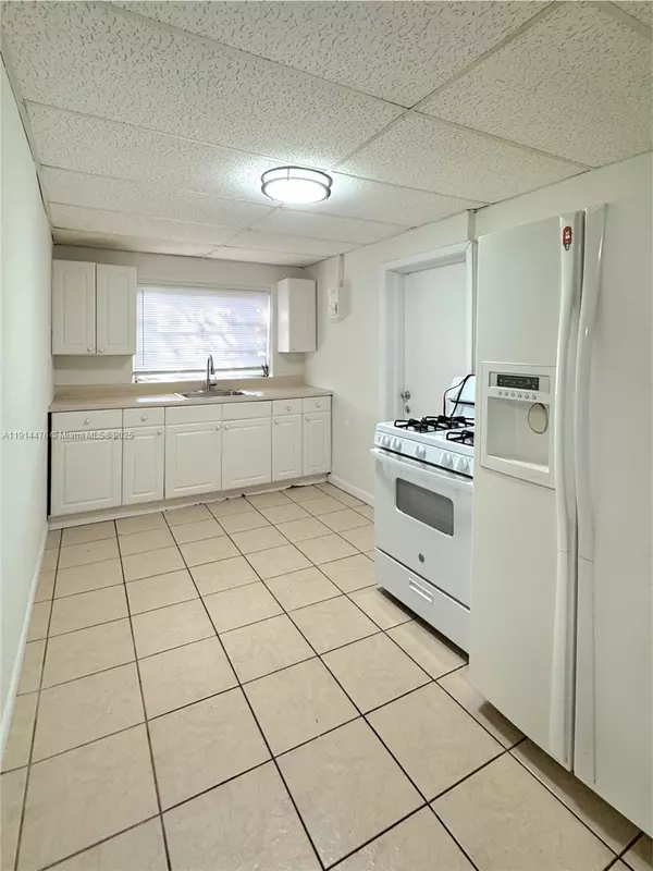 Hollywood, FL 33020,2225 Taylor St