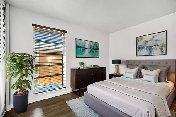 Miami, FL 33173,9459 SW 76th St #R7