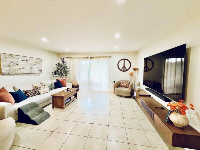 10373 N Kendall Dr #H6, Miami, FL 33176