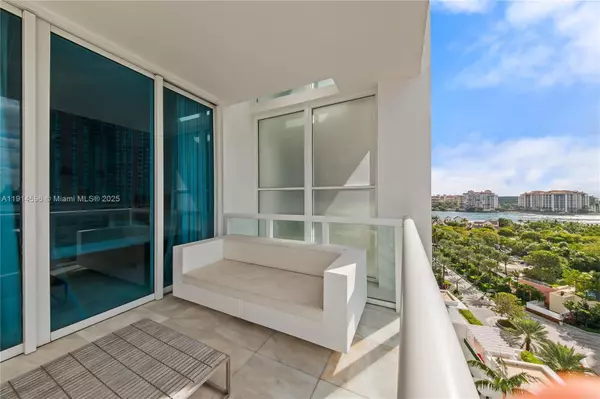 Miami Beach, FL 33139,50 S Pointe Dr #1206