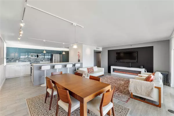 Oakland Park, FL 33309,105 Lake Emerald Dr #216