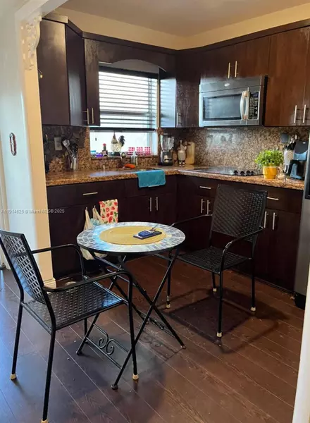 9360 Sunrise Lakes Blvd #302, Sunrise, FL 33322