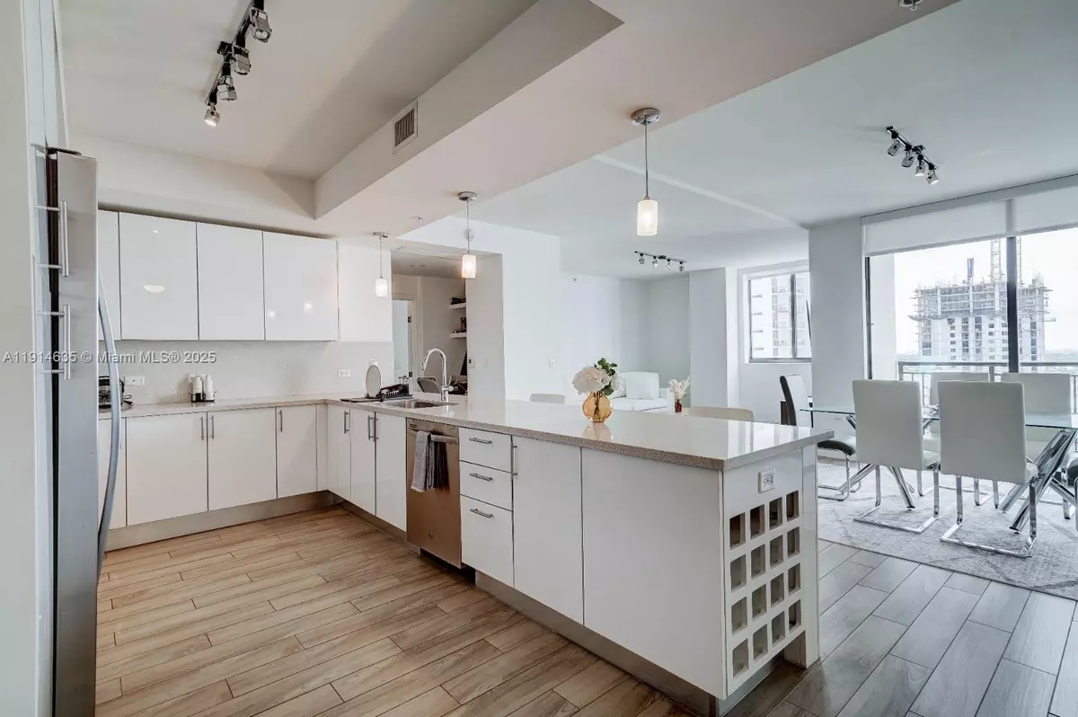 Miami, FL 33130,999 SW 1st Ave #1612