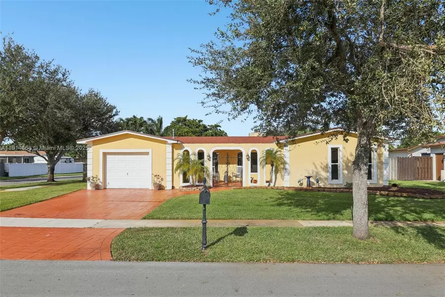 10941 NW 18th St, Pembroke Pines, FL 33026