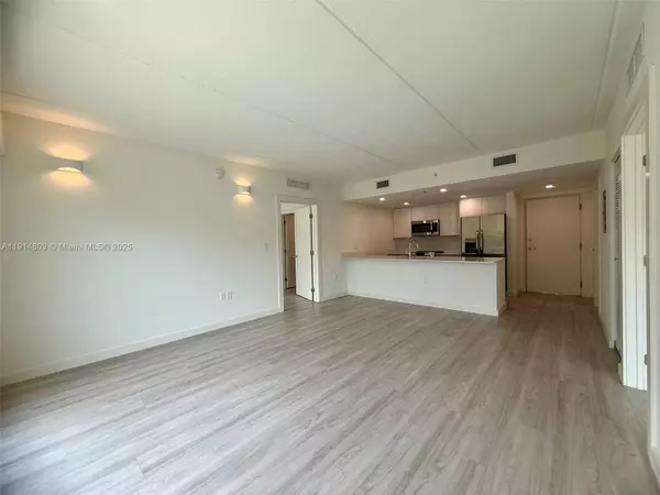 Miami, FL 33133,2285 SW 27th St #407