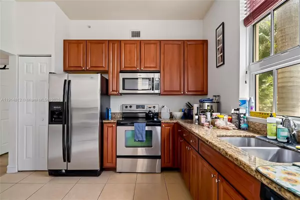 3001 NE 185th St #135, Aventura, FL 33180