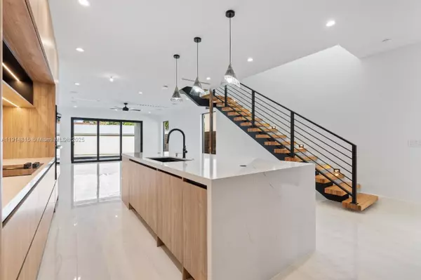 Fort Lauderdale, FL 33301,207 NE 17th Ave