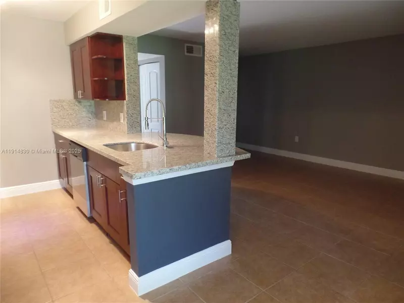 2405 NW 33rd St #1209, Oakland Park, FL 33309