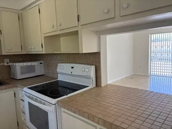 Aventura, FL 33180,20200 NE 27th Ct #20