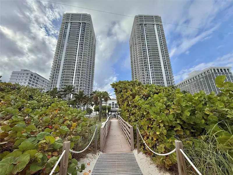 4775 Collins Ave #1601, Miami Beach, FL 33140