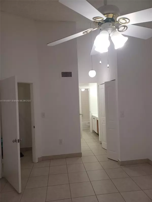 Oakland Park, FL 33309,2803 N Oakland Forest Dr #304