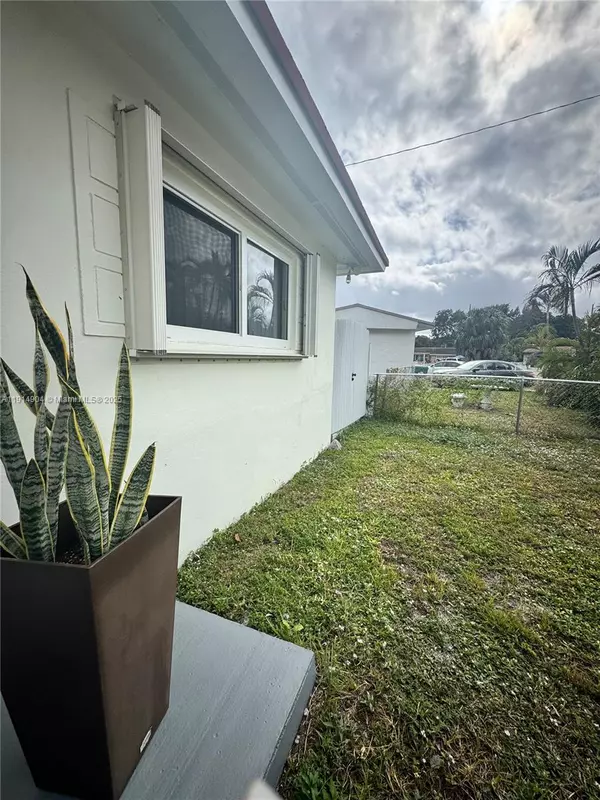 Miami Gardens, FL 33055,18415 NW 42nd Pl