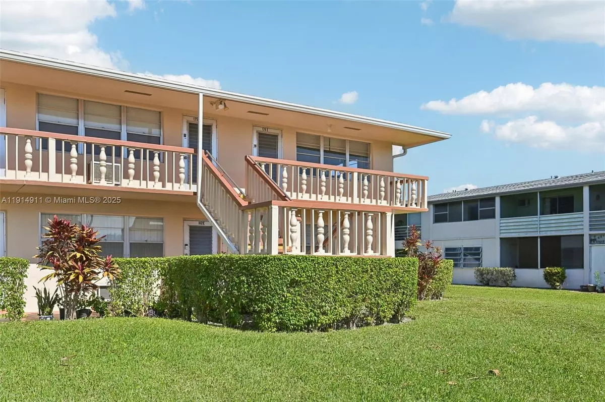 West Palm Beach, FL 33417,126 Canterbury  E #126