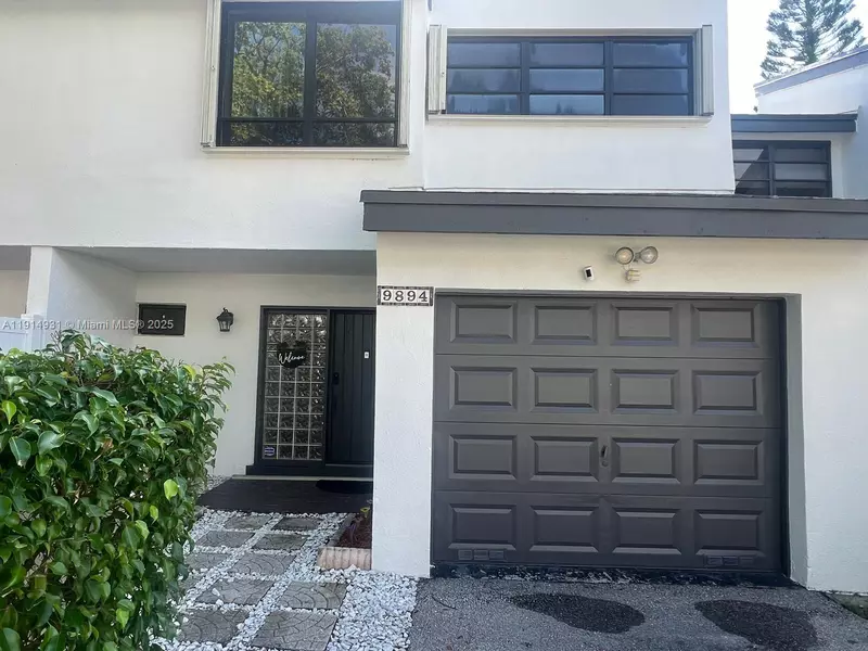 9894 Fairway Cove Ln, Plantation, FL 33324