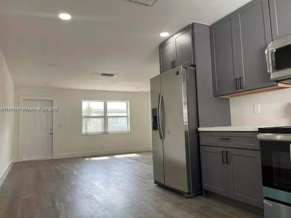 Fort Lauderdale, FL 33315,1814 SW 22nd St #1