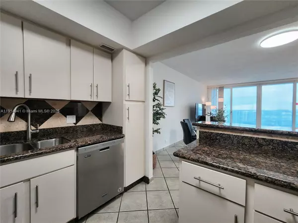 Hollywood, FL 33019,3505 S Ocean Dr #1202