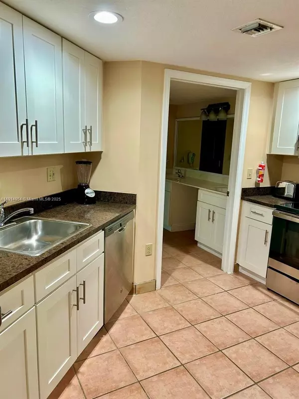 Weston, FL 33326,16690 Blatt Blvd #A