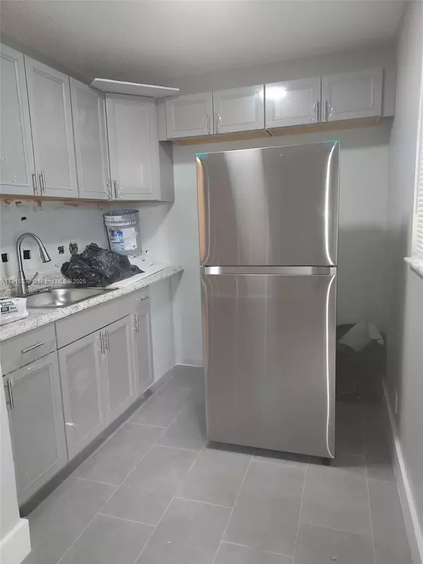 Fort Lauderdale, FL 33312,808 SW 14th Ter #4