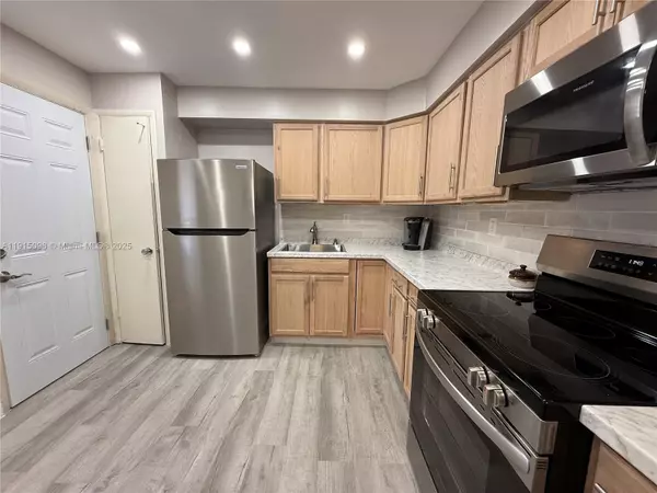 Miami, FL 33179,19001 NE 14th Ave #144