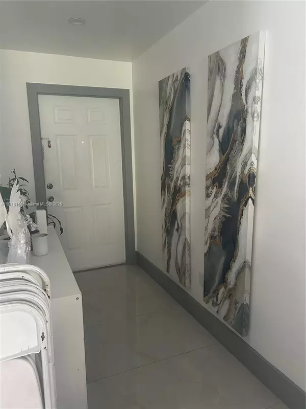 Miami, FL 33193,15963 SW 82nd St #0