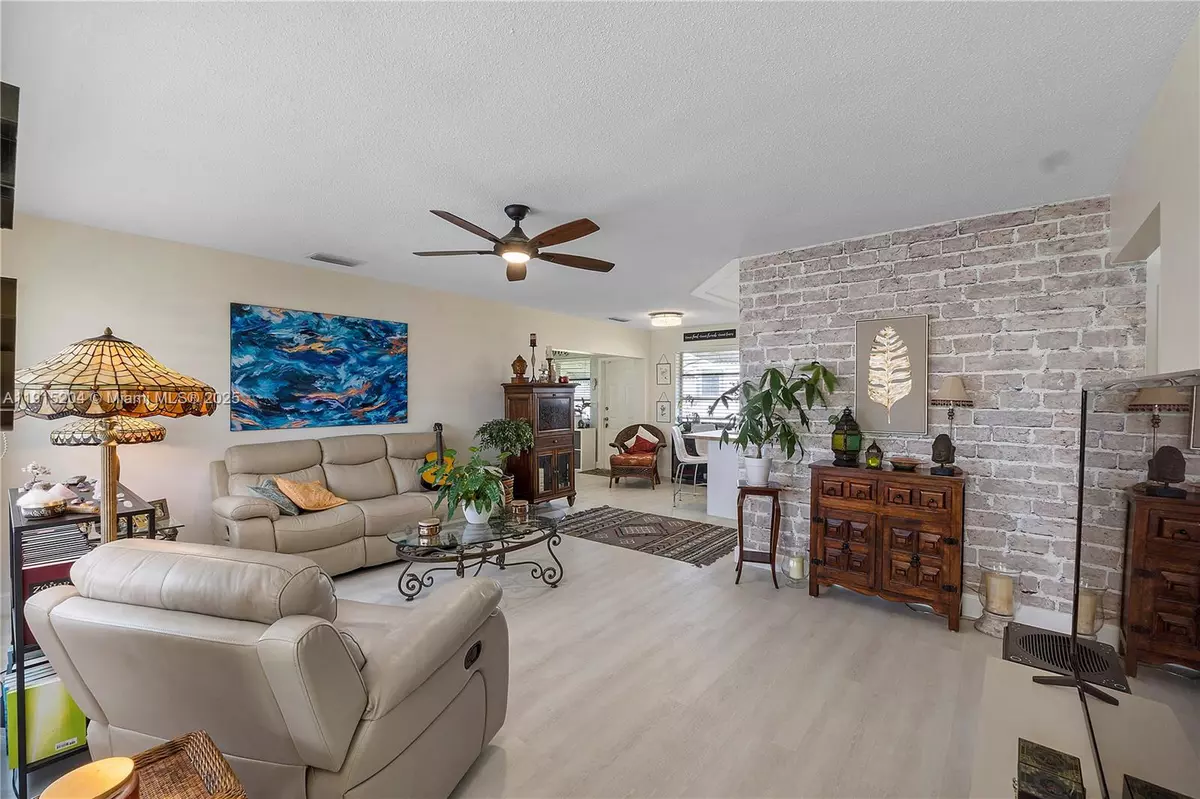 Hollywood, FL 33021,3114 Byron Cir #128