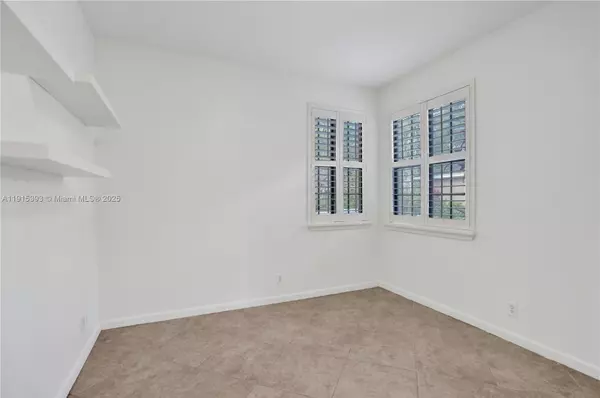 Weston, FL 33332,2757 Center Court Drive #1-20