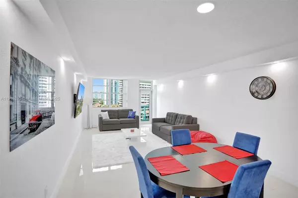 Sunny Isles Beach, FL 33160,19390 Collins Ave #915