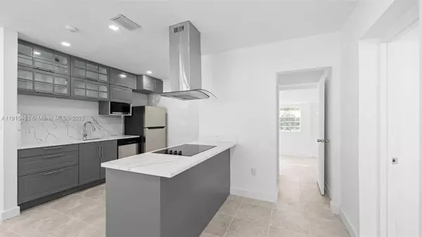 North Miami, FL 33168,760 NW 126th St