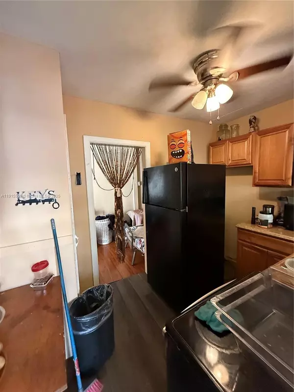 North Miami, FL 33161,551-553 NE 133rd St