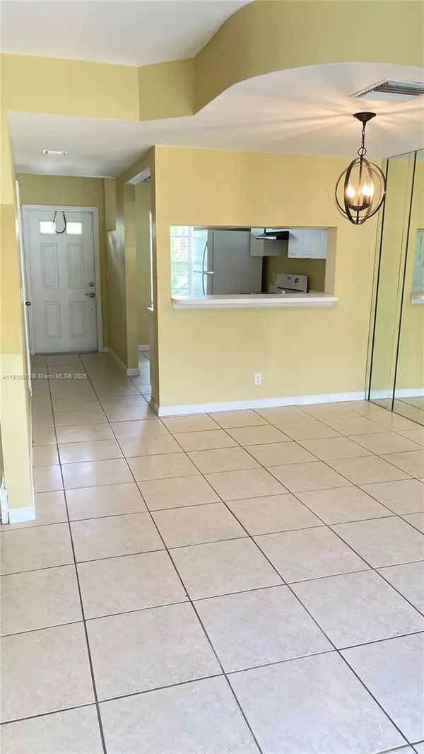 Tamarac, FL 33321,8110 San Carlos Cir #8110