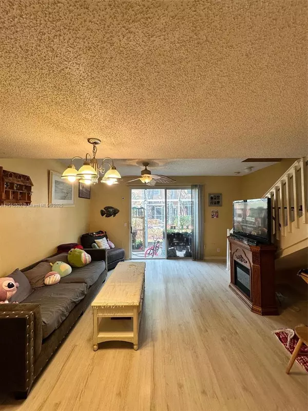 Weston, FL 33327,1365 W Veracruz Ln #4-10